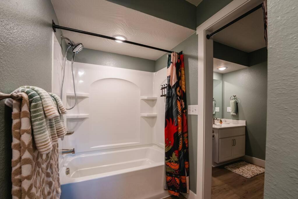 Pet Friendly Boho Condo With Pool--Fitness Center--Next To The Branson Landing--Close To Convention Center And Kanakuk Dış mekan fotoğraf